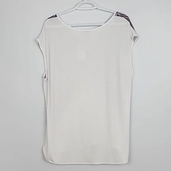 Ricki's Size XL White Shirt Resplendent with Red and Black Design  Size XL - Picture 3 of 11